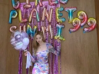 元「Wonder Girls」ソンミ、タイトなワンピースで見せる完璧なSライン