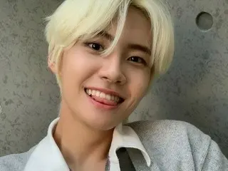 イ・ジンヒョク（UP10TION）、さわやかな金髪スタイル…きらきらの瞳にも注目