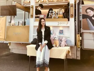 女優ソン・イェジン、ファンたちからのカフェカーのプレゼントに愛情表現…“あ.. 愛してます”