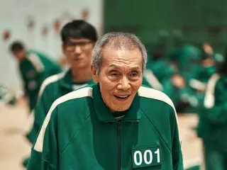 “「イカゲーム」のおじいさん”俳優オ・ヨンス、韓国シリーズ1次戦の始球式に参加…76歳の挑戦！