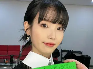 IU（アイユー）、「MMA 2021」で5冠王…美しい輝く笑顔