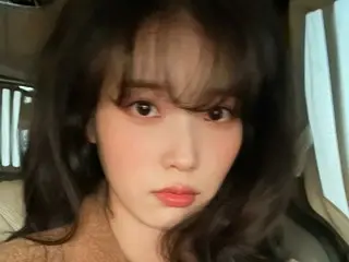 IU（アイユー）、ちょっとピンボケなセルフィーも輝く美貌