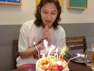 「SUPER JUNIOR」ヒチョル、宇宙大スターの幸せな誕生日…“2回目の20歳の誕生日”