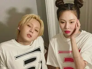 歌手ヒョナ♥DAWN、カップルTシャルに果敢な露出ファッション