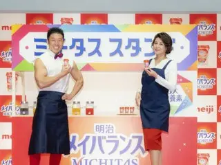 藤原紀香×なかやまきんに君が決めポーズで初共演！