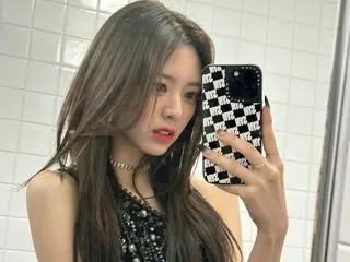 「ITZY」ユナ、か細い肩のラインに妖艶な表情…まるで人形ビジュアル