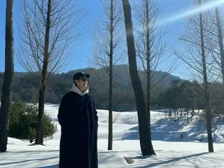 俳優チェ・ウシク、雪原に立つ姿で年末のごあいさつ