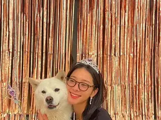 ソル・イナ、誕生日は愛犬と共にお祝い…華麗なジュエリーもお似合い