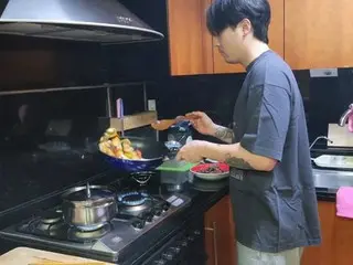 「FTISLAND」イ・ホンギ、慣れた手つきでプロ並みの料理の腕前披露（動画あり）