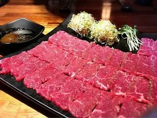 【韓国グルメ】ユッケ工作所で肉刺し★韓国・ソウルで生肉を食す！ユッケ サーモンも！