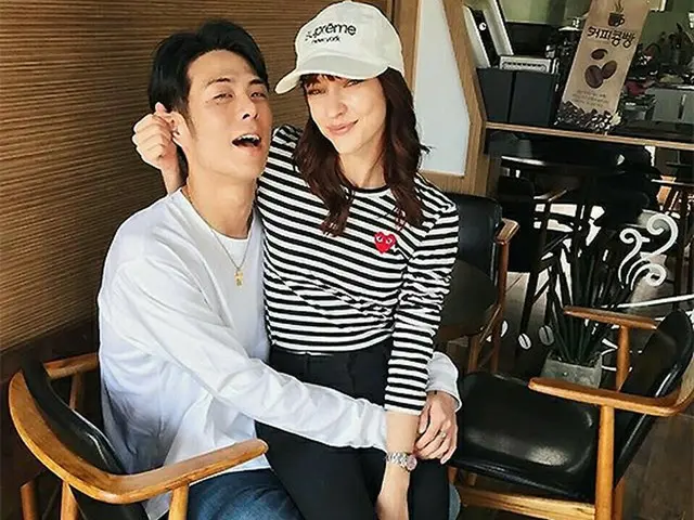 軍入隊を控えるラッパーBeenzino、恋人との甘い時間を送る。