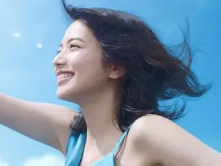 新CMで小松菜奈が空を駆ける！楽曲はBE:FIRSTの「Smile Again」を起用