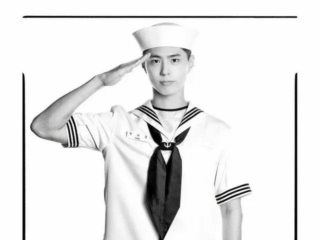 俳優パク・ボゴム、光復節に海軍の制服を着て挙手敬礼した写真を投稿