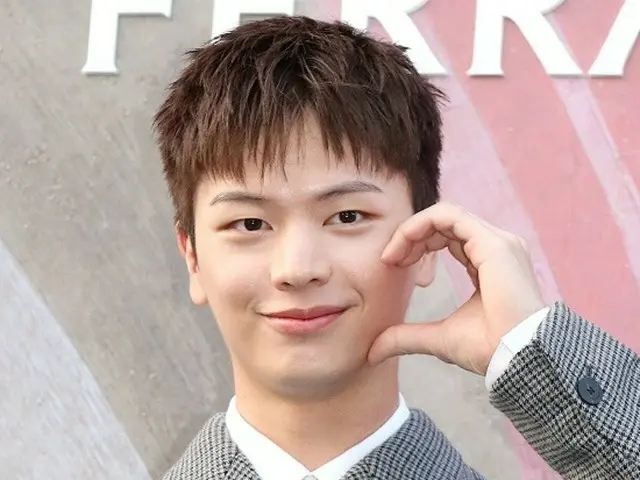 【フォト】「BTOB」ソンジェ、ファッションイベントに出席…かわいいほっぺハート