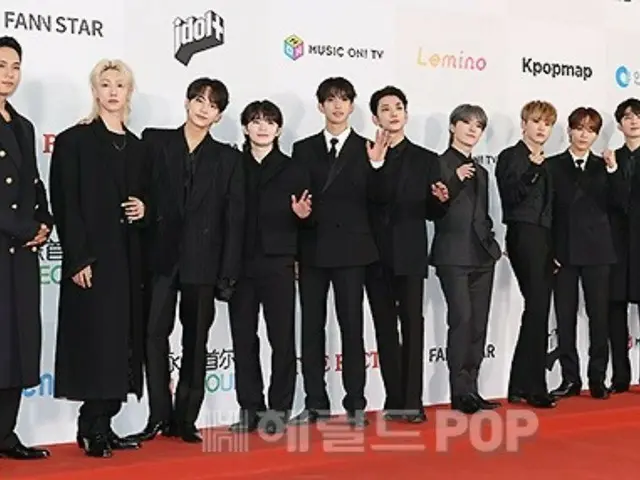 【フォト】「SEVENTEEN」、「2023 THE FACT MUSIC AWARDS」のレッドカーペットに登場