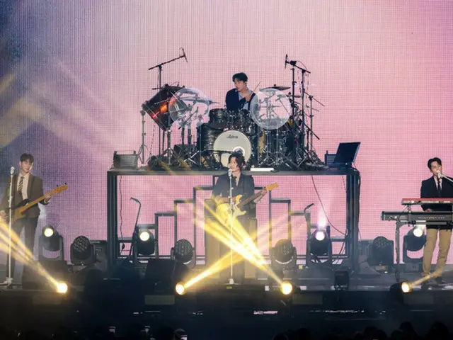 「DAY6」、メンバー全員が軍服務を終えて約4年ぶりの単独コンサートを開催…大盛況に終える