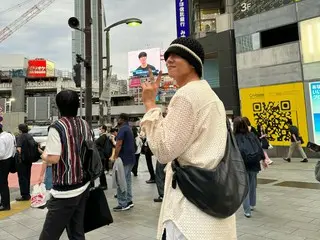 俳優チェ・ジョンヒョプ、渋谷で自身が映った電光掲示板と一緒にパチリ…“僕です”