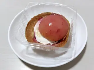 ローソンで新発売の旬を味わう贅沢な桃タルト！