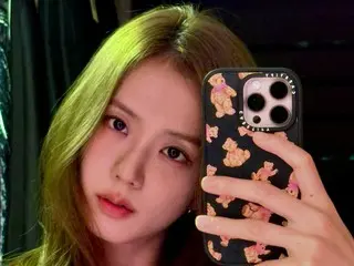 「BLACKPINK」ジス、かわいいミラーセルフィー…“久しぶりにピンクミラー”