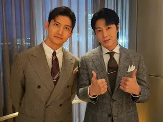 「東方神起」チャンミン、ユンホと一緒にイルミネーションの点灯式に参加…素敵なスーツ姿に視線釘付け