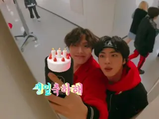 「BTS」J-HOPE、JINの誕生日を祝う…懐かしい写真