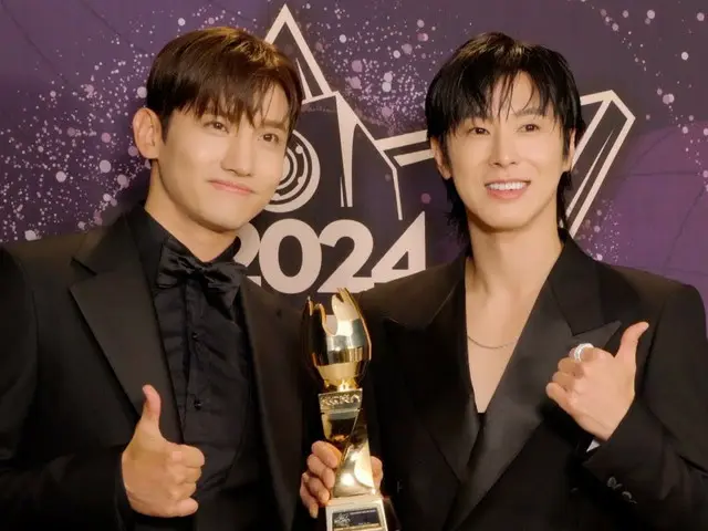 「東方神起」、「2024 Korea Grand Music Awards」のビハインドを公開…レジェンドの貫禄（動画あり）