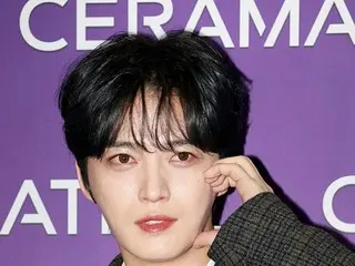 ジェジュン、「コンビニレストラン」から「最高の出演者賞」を受ける…「お母さん、賞をもらったよ！」