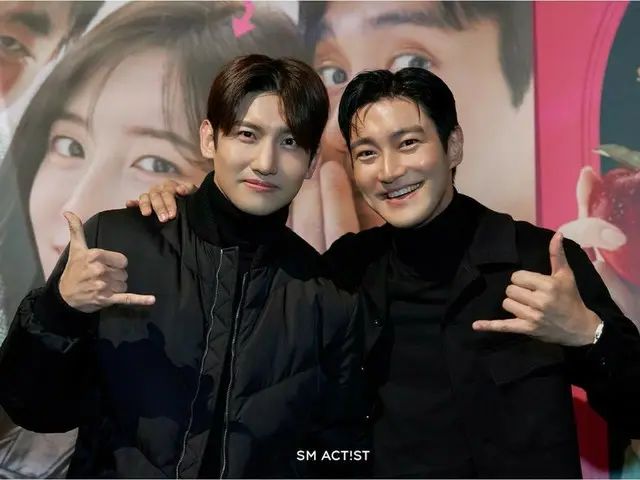 「東方神起」チャンミン＆「SUPER JUNIOR」シウォン、心までほっこりするツーショット…映画「童話ですが、青少年は観覧不可です」公開前舞台あいさつに参加