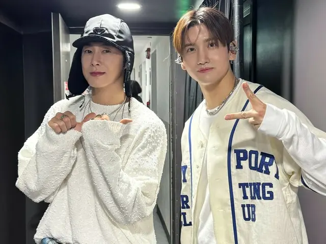 「東方神起」、オープニングとエンディングを飾った「SMTOWN LIVE 2025」のバックステージ写真を公開