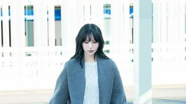 TWICE MINA、伊ミラノへ向けフェンディのトータルルックで空港に