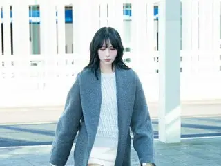 TWICE MINA、伊ミラノへ向けフェンディのトータルルックで空港に