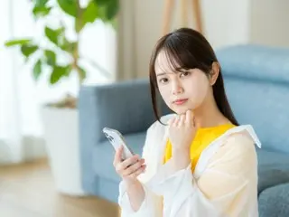 彼氏のSNSをチェックするのが習慣になる女性の特徴は?今後の対策について