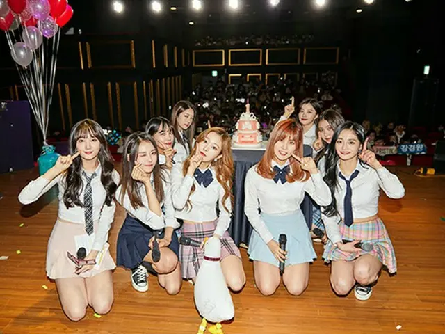 「PRISTIN」がデビュー1周年を迎え、ファンミーティングを開催♪