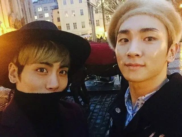 「SHINee」KEY、故ジョンヒョンの誕生日にツーショット写真とメッセージを贈る。