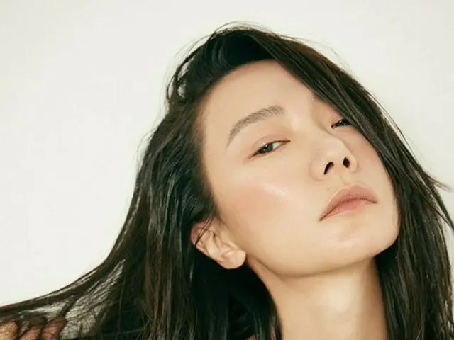 女優ペ・ドゥナ、「ELLE KOREA」創刊26周年表紙にグローバルスターとして登場！