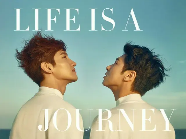 「東方神起」の写真集「LIFE IS A JOURNEY」が31日発売!!