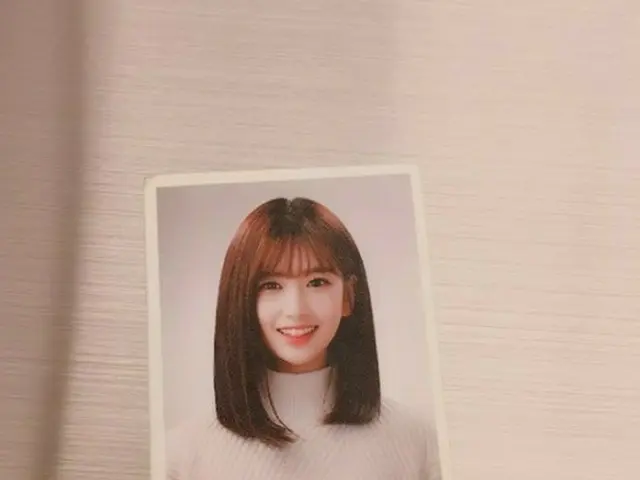 「IZ*ONE」アン・ユジン、可愛すぎる証明写真が話題！