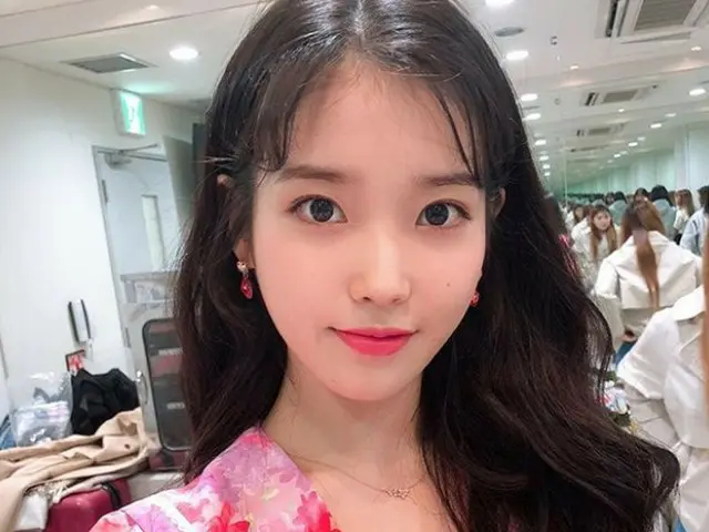 歌手IU、可愛すぎる“彼女風”写真に称賛の嵐！