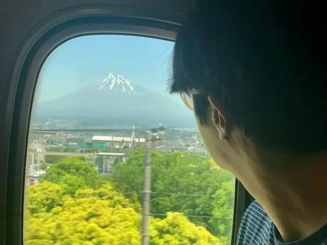 俳優チョン・イル、大阪に移動中の姿を公開！“富士山からパワーをもらって、今日のファンミーティングも楽しみます！”