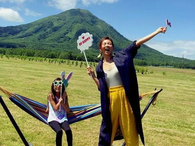 SHIHO＆サランちゃん美人親子で、北海道、初のアスパラ採り体験！心も体もリフレッシュ