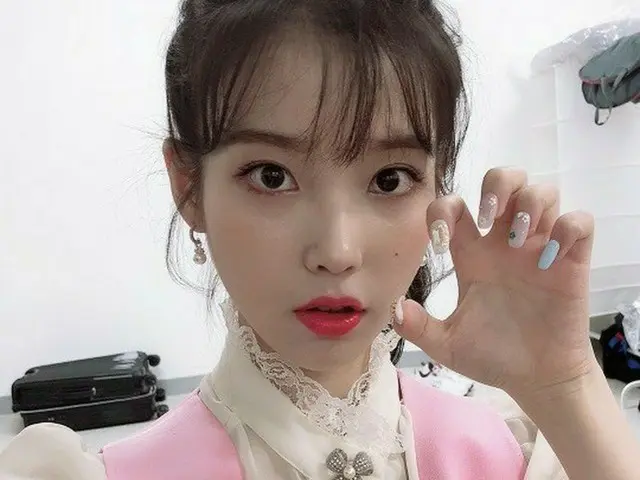 IU、今日も華麗なチャン・マンウォルビジュアル...“見るたびに綺麗になって”