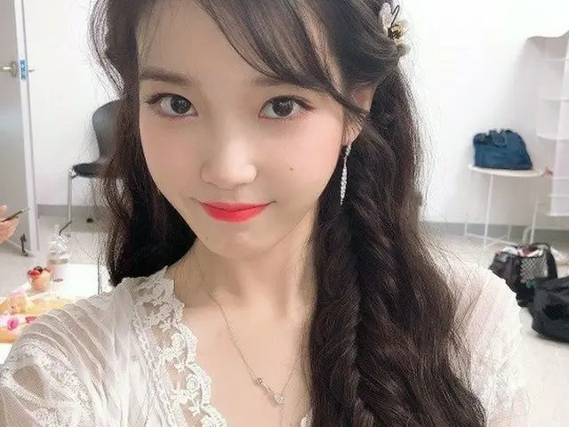 IU、今日は純白の女神..清純美あふれる美貌