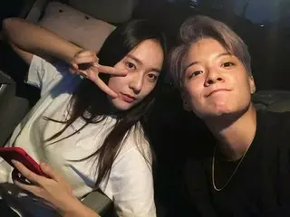 「f(x)」Amber、クリスタルとのツーショット写真を公開し、“11年後も韓国語を教えてね”