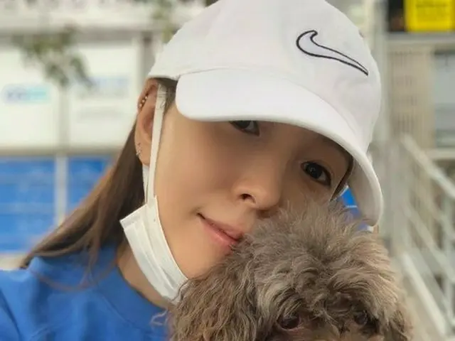 “伴侶犬とデート”BoA、隠しても隠せない芸能人オーラ