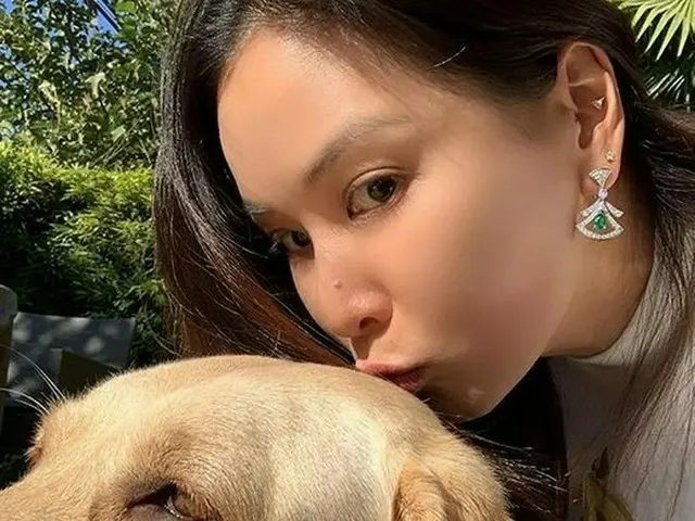 女優コ・ソヨン、愛犬との日常もまるで映画のワンシーンのよう。秋を満喫中！