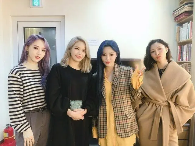 「MAMAMOO」、ヒップな子の隣にヒップな子..“MOOMOO愛してる”