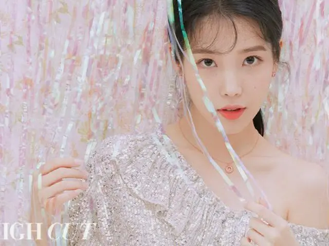 【グラビア】IU、“驚くべきことに望んだ事をすべて成し遂げた1年”