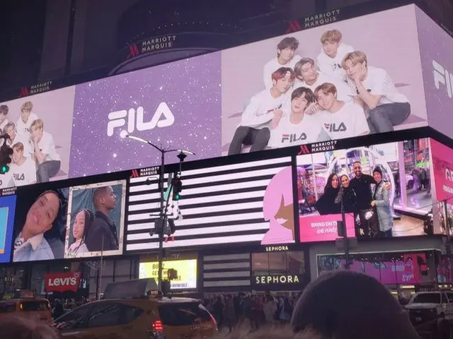 スポーツブランド「FILA」、「防弾少年団（BTS）」の米ニューヨークタイムズスクエア屋外広告公開