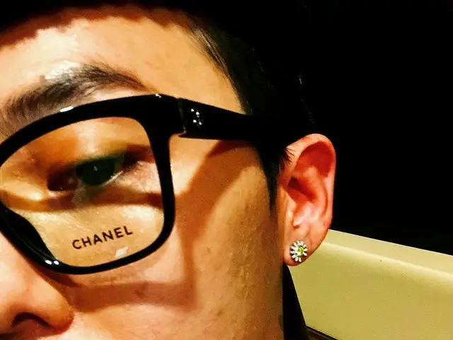 「BIGBANG」G-DRAGON、靴紐でネクタイ!!“やはりファッショニスタ”