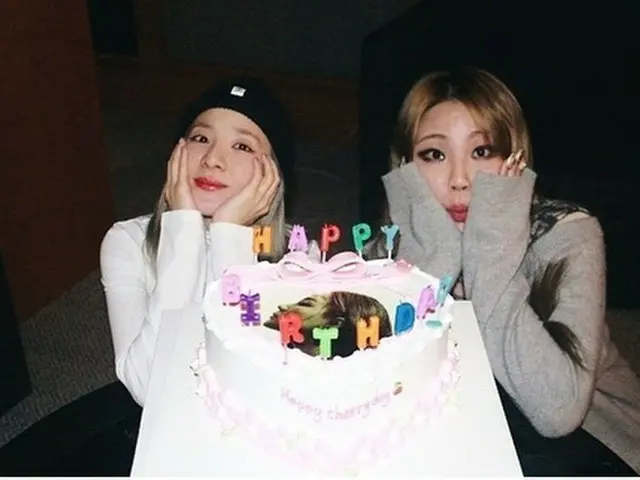 元「2NE1」DARAがCLの誕生日をお祝い…今でも仲いい2人。